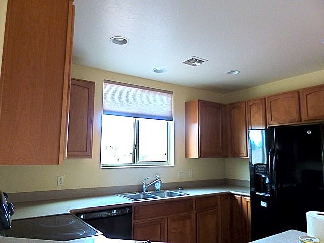 Kitchen w Silestone Counters