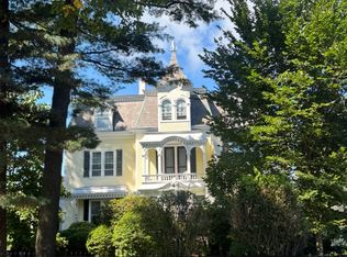 45 Ayrault St APT 8, Newport, RI 02840