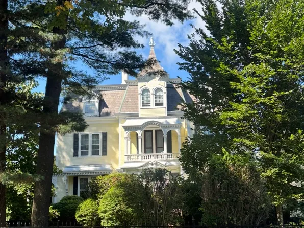 45 Ayrault St, Newport, RI