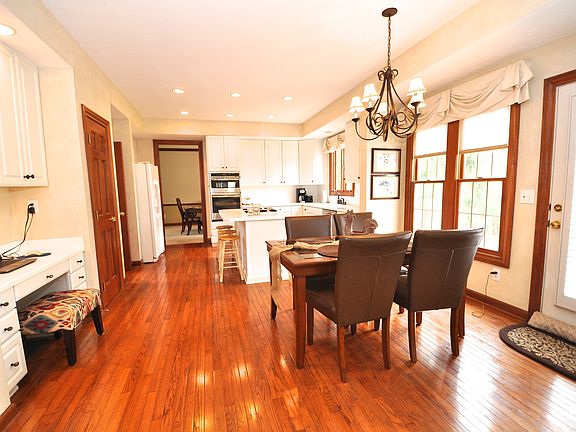 5th image of 7691 Forest Knoll Dr