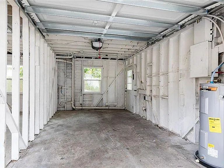 2 bed, 910 sqft, $2,000 — Photo 3