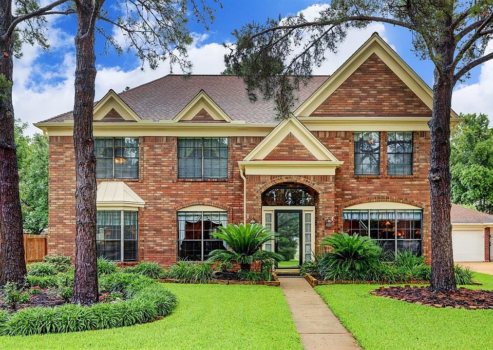 Welcome home to this beautiful 4 bedroom, 3 full bath and 2 half bath home in Copperfield Westcreek Village!