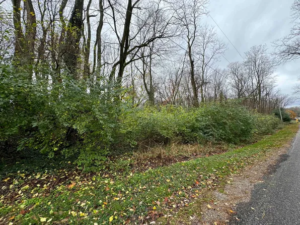 5888 Daniel Boone Trl, Berrien Springs, MI 49103