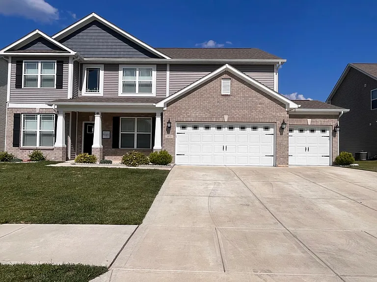 1873 Doncaster Dr — Photo 1