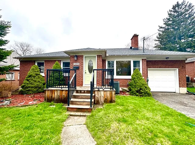320 Brock St — Photo 1