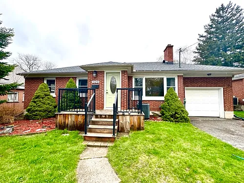 320 Brock St Photo 1