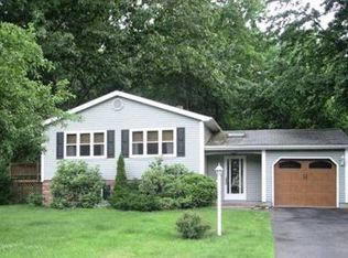 16 Merrall Dr, Clifton Park, NY 12065