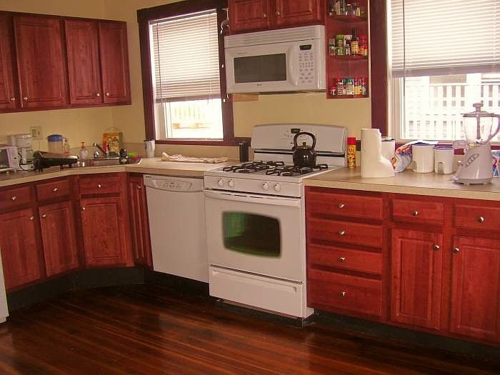 2nd image of 8 Winfield St