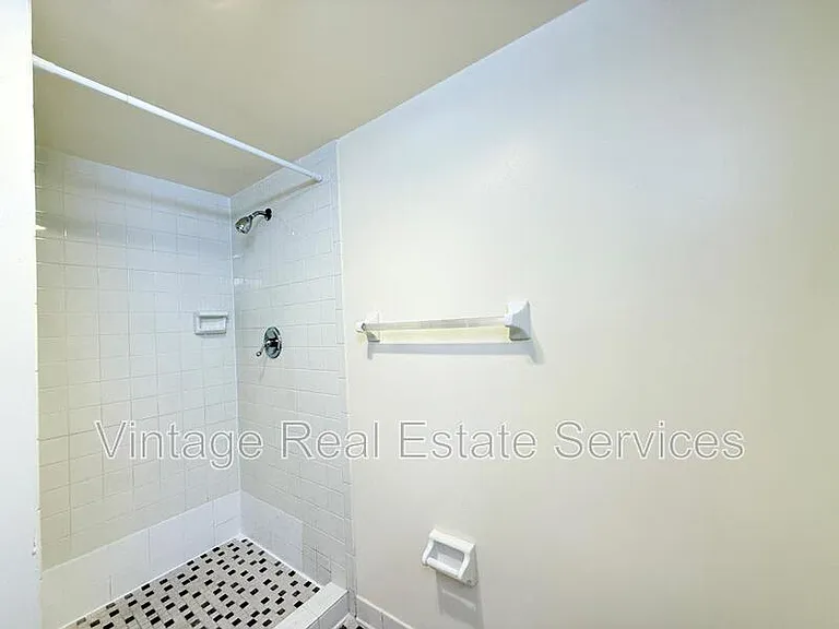 Whitehall Garden Apartments — Photo 10