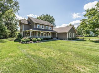 4 Bent Tree Ct, Hawthorn Woods, IL 60047