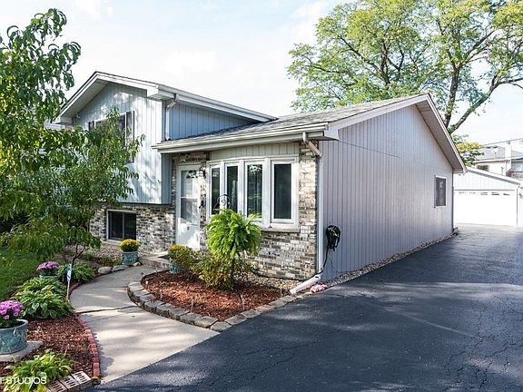 3rd image of 421 E Crest Ave