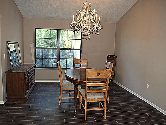5th image of 285 Utopia Cir