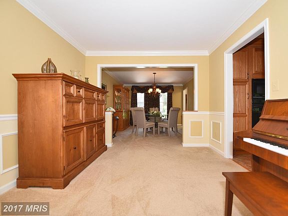 5th image of 1206 Glastonbury Way