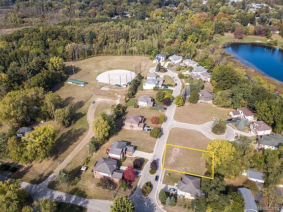 4th image of 256 Madeleine Ln