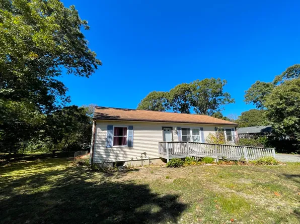 69 Summit Ave, Oak Bluffs, MA 02557
