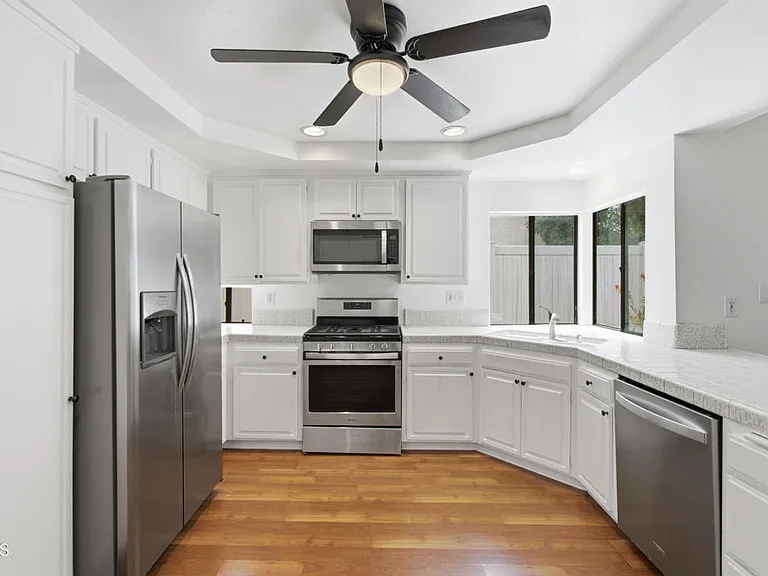 9026 Feather St — Photo 16