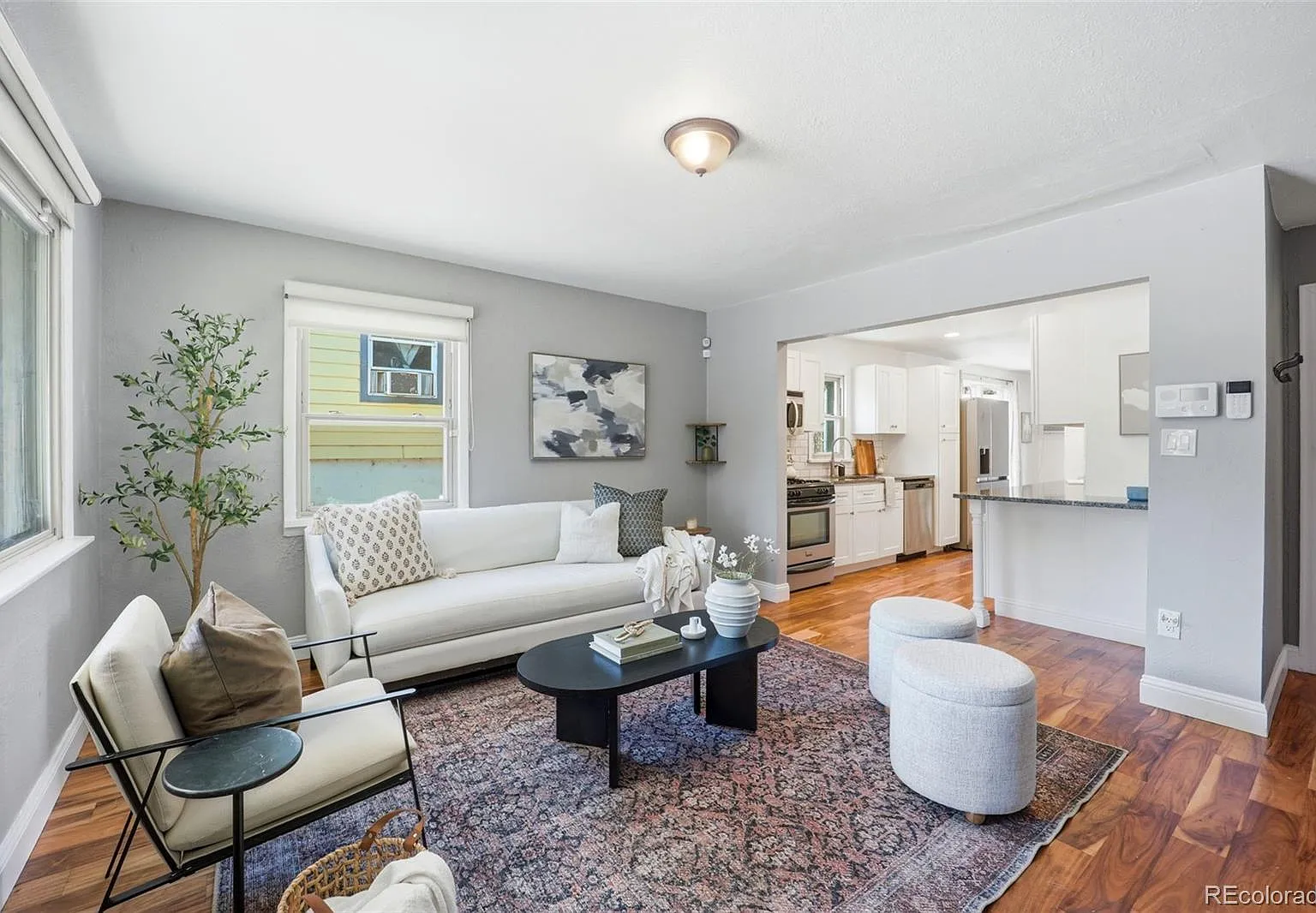 3 bed, 2.0 bath, 1021 sqft, $3,000 — Photo 2
