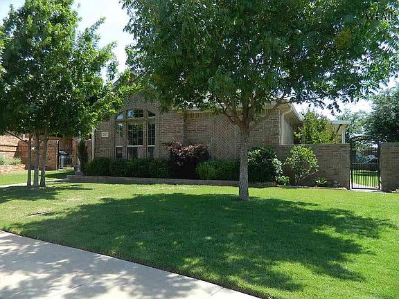 2nd image of 2923 Loma Linda Ln