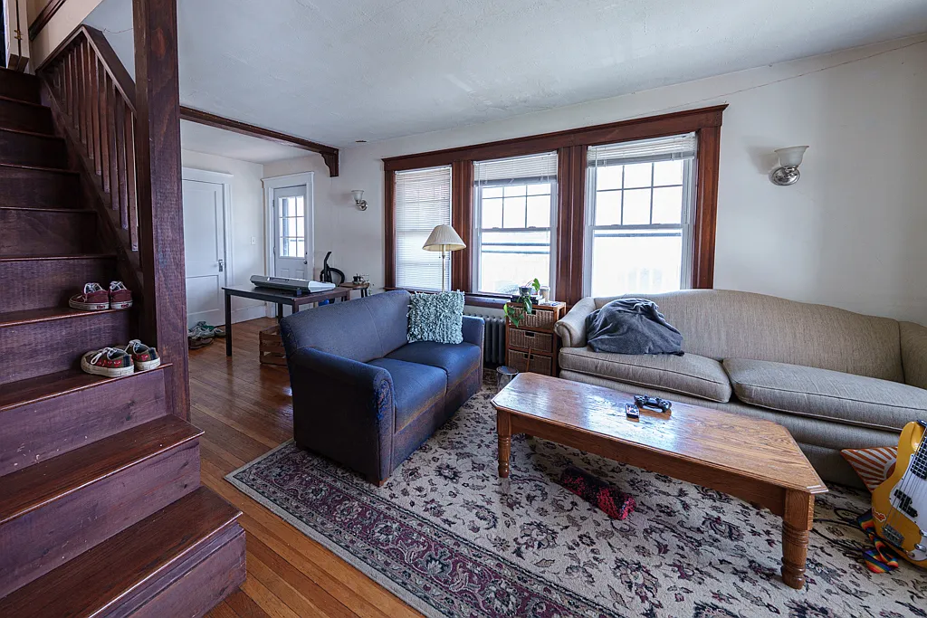 4 bed, 1.5 bath, $4,000 — Photo 2