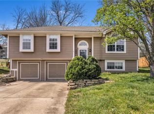 100 N Darrowby Dr, Raymore, MO 64083