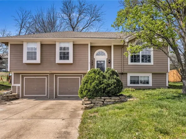 100 N Darrowby Dr, Raymore, MO 64083