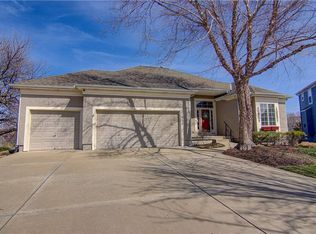 11337 S Lakecrest Dr, Olathe, KS 66061