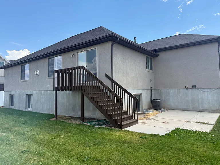 587 N Hills Ct — Photo 6