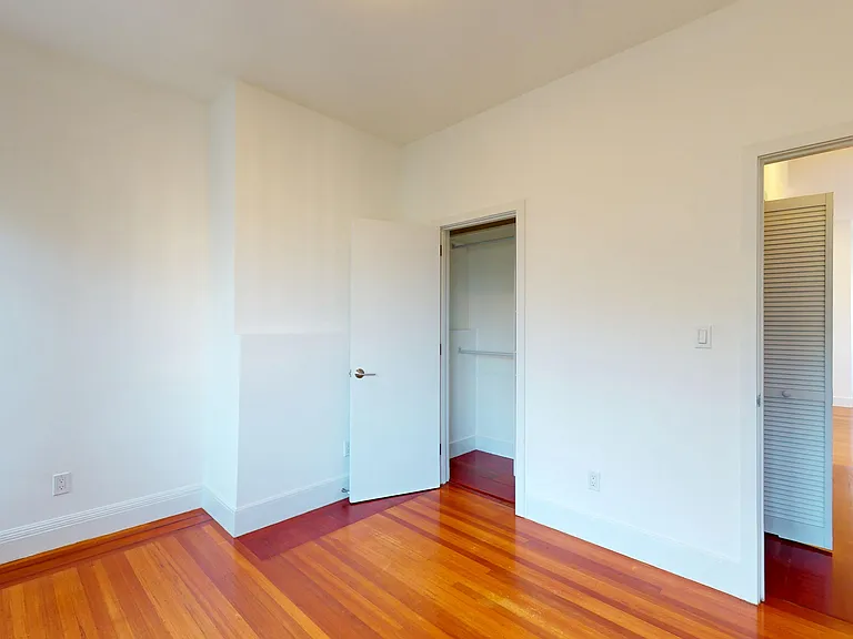 1433 Clay St #15 — Photo 17
