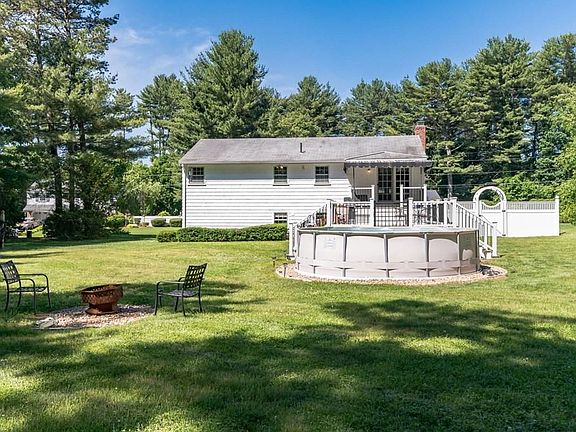 5th image of 10 Carmel Dr