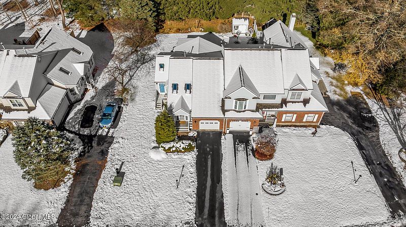 3rd image of 17 Woodside Drive