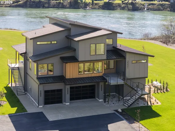 2551 Lewis River Rd, Woodland, WA 98674