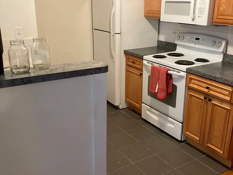 35 Davis Sq #8 — Photo 2