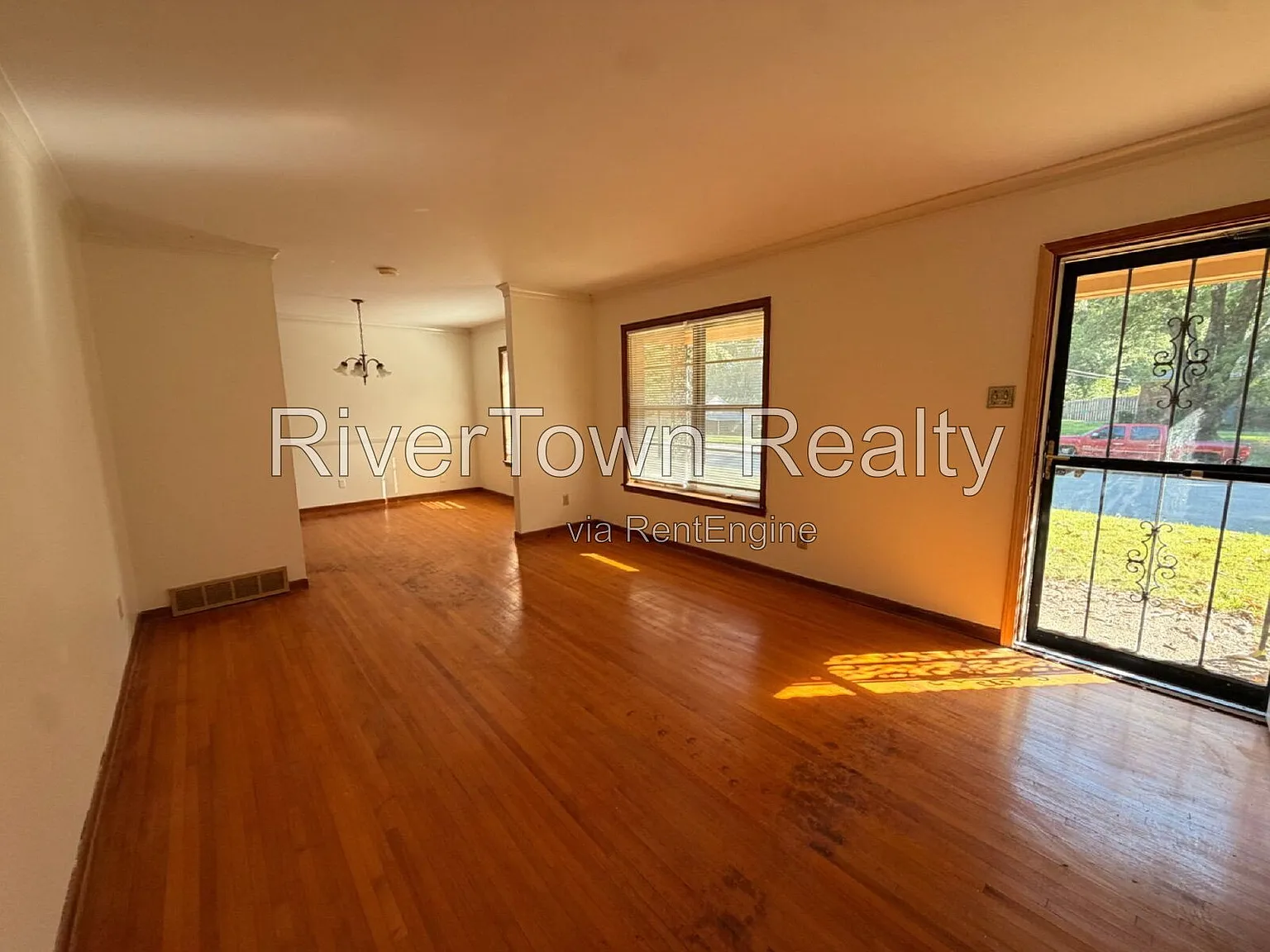 3 bed, 1.5 bath, $1,295 — Photo 4