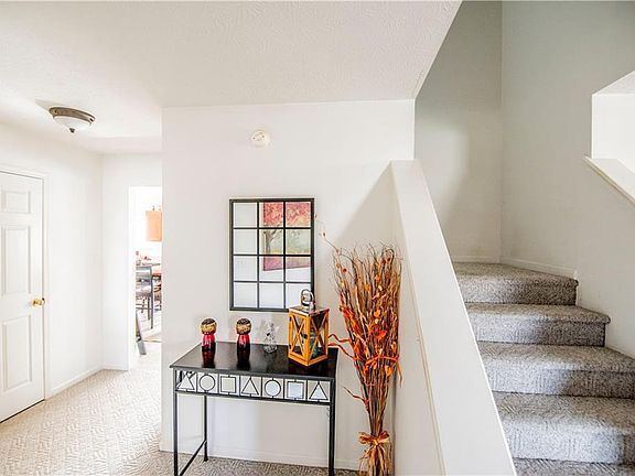 5th image of 6815 Woodford Ln