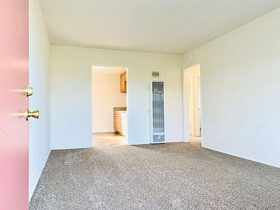3rd image of 1954 1/2 Oliver Ave #0