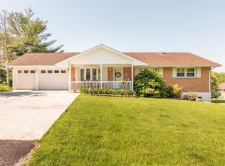90 Crescent Dr, Christiansburg, VA 24073