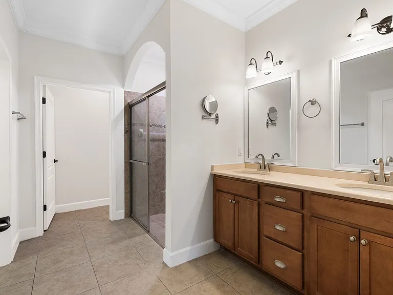 5005 NW 11th Pl — Photo 16
