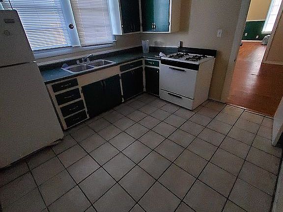 3rd image of 624 626highlandavenue