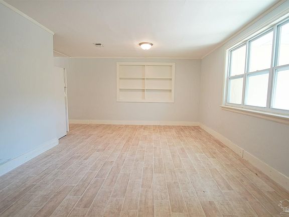 4th image of 3006 N Miller St