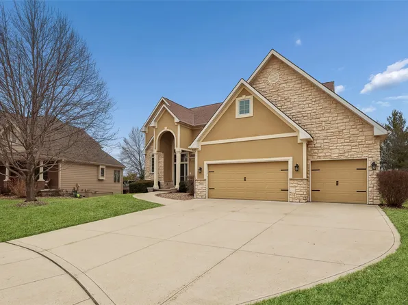 15701 Brookshire Dr, Urbandale, IA 50323