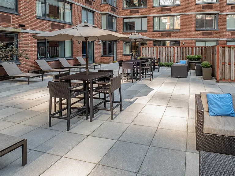 505 W 54th St #10 — Photo 27