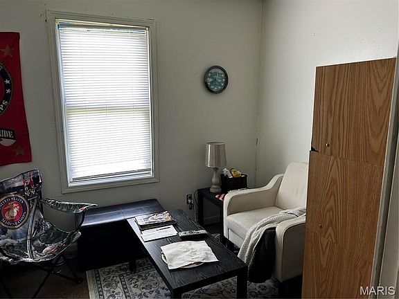 5th image of 518 Saint James Dr