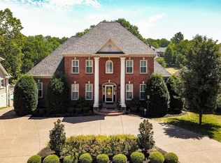 110 N Country Club Dr, Hendersonville, TN 37075