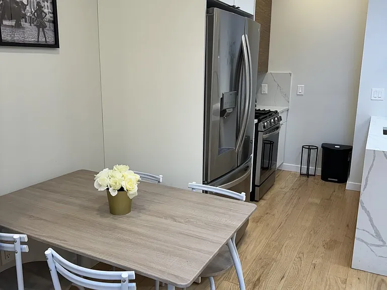 176 Griffith St #2 — Photo 6