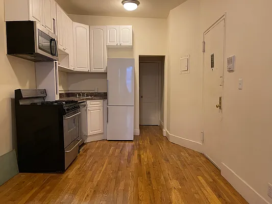 Rented by Douglas Elliman | media 7