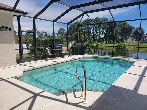 Screened Pool w/gas grill