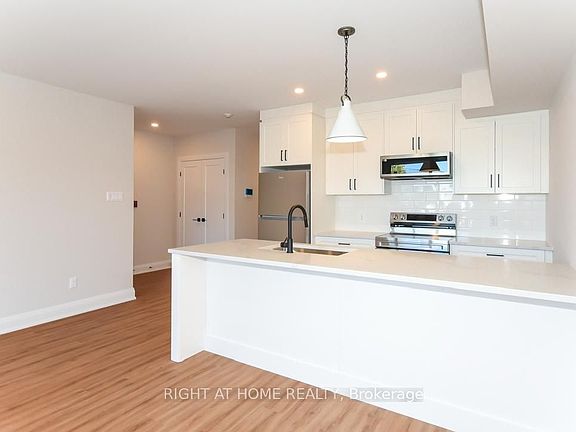 4th image of 35 Monk St #8
