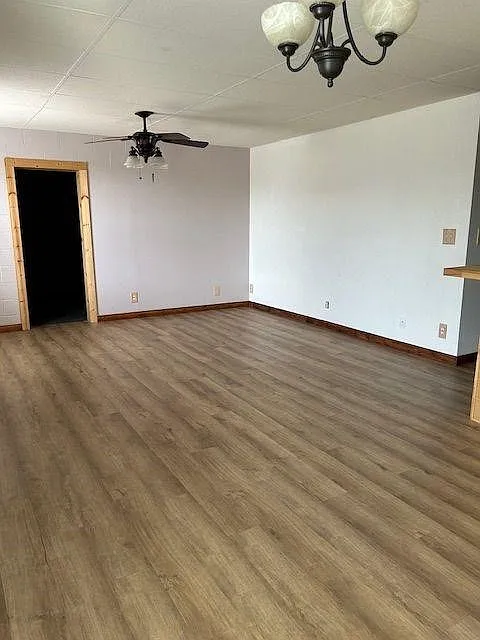 2 bed, 1.0 bath, 1102 sqft, $1,850 — Photo 3