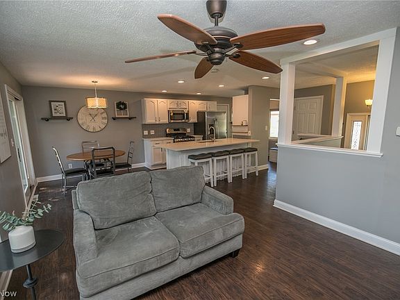 4th image of 8041 Strongsville Blvd
