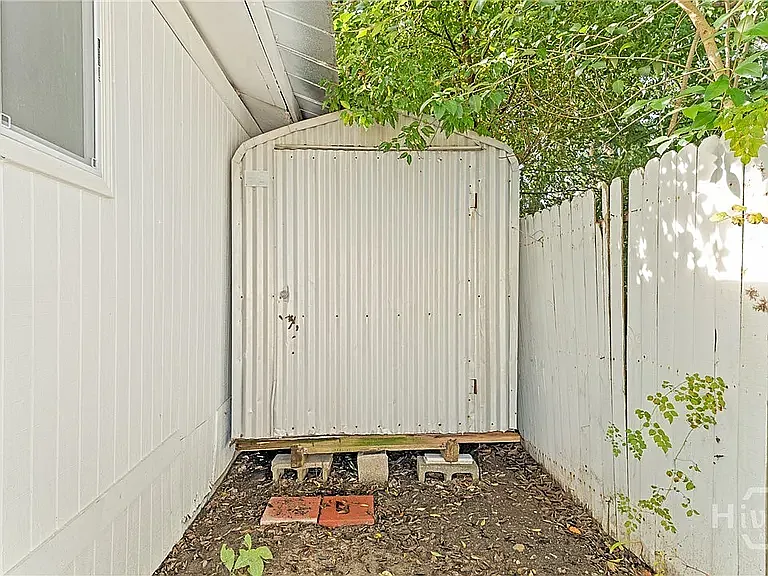 1117 E 41st St — Photo 37